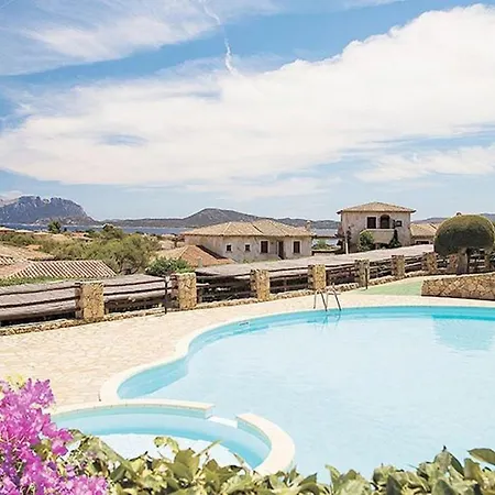Amazing Sea View Flat With Swimming Pool! דירה *