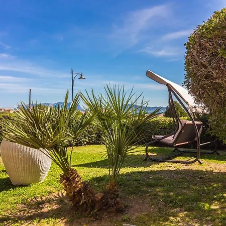 Amazing Sea View Flat With Swimming Pool! דירה *